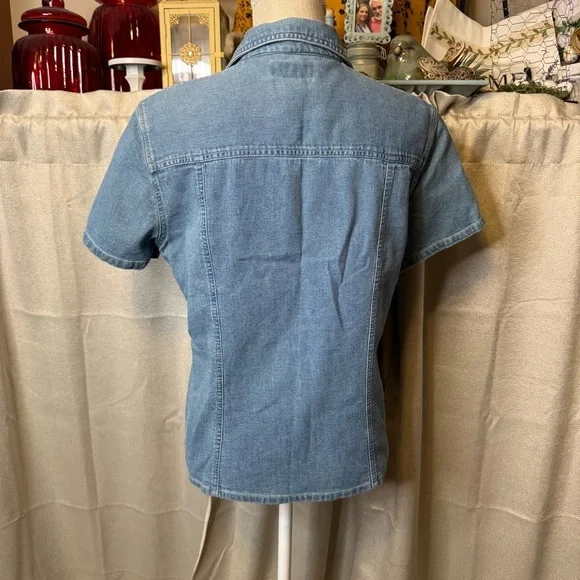 St. John's Bay Blue Denim Button Down Shirt Size Medium - Picture 6 of 7